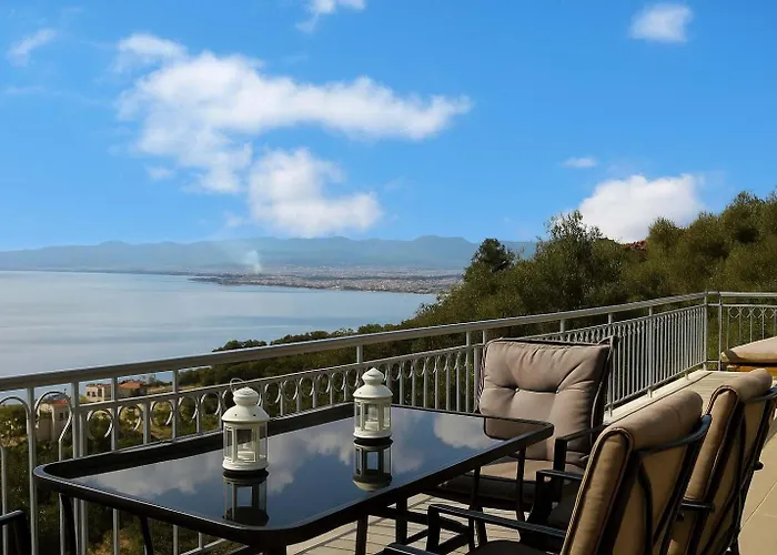 Vakantiehuis Aigli Summer Getaway - Seaview Lux Retreat *